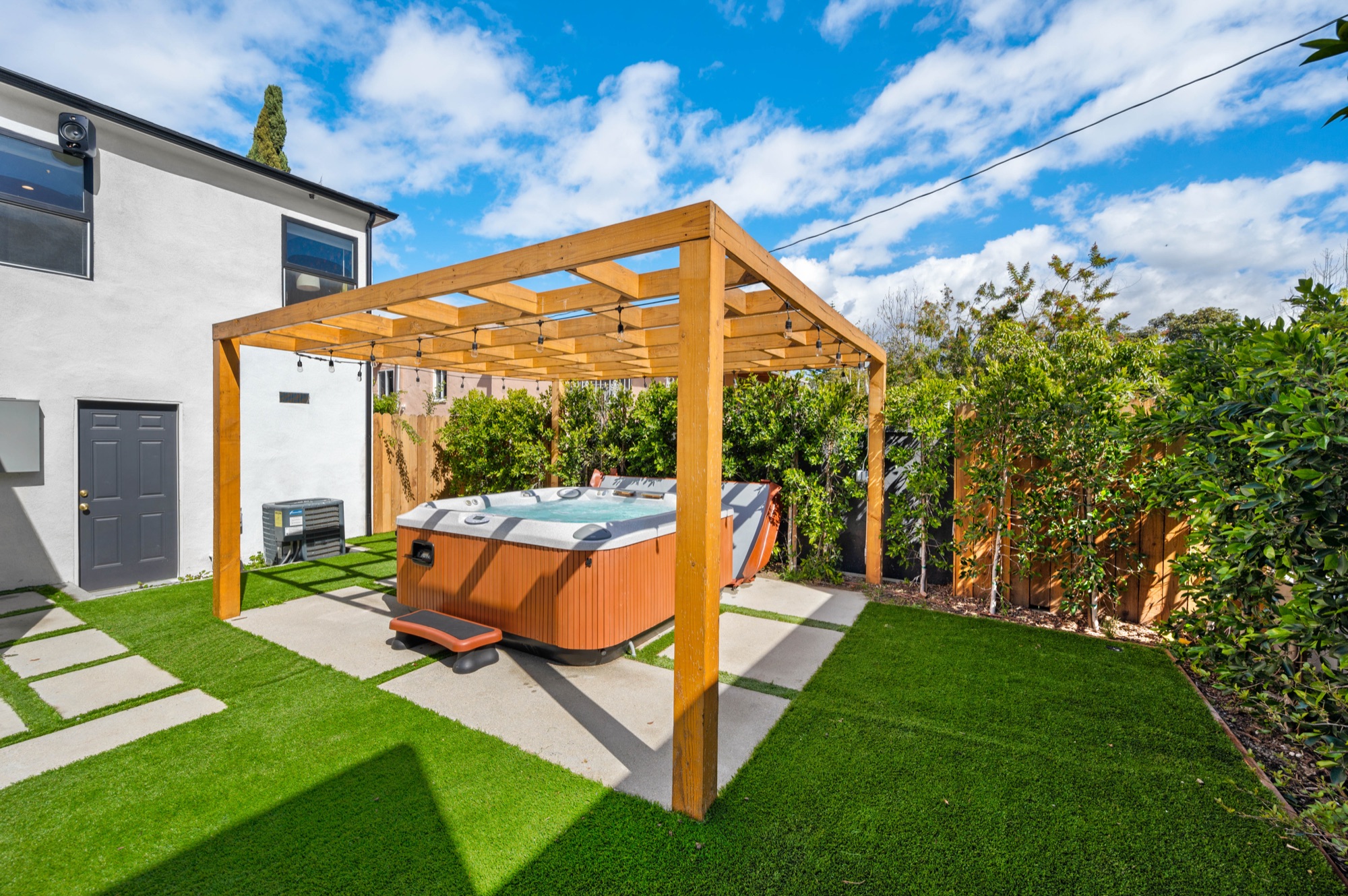 Exterior yard - Almeraris family — New Vision Builders