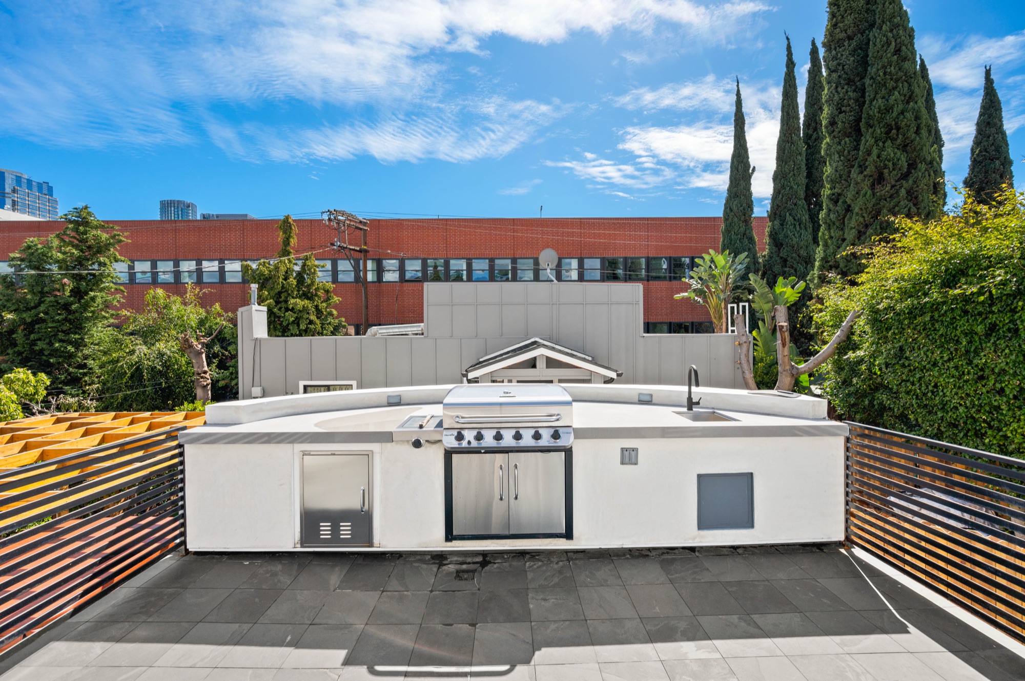 Exterior yard - Almeraris family — New Vision Builders